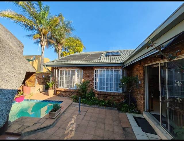 3 BEDROOM TOWNHOUSE FOR SALE IN VANDERBIJLPARK SE 3